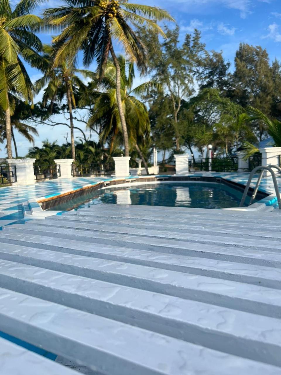 Ceylonta Beach Resort And Spa Hambantota Extérieur photo